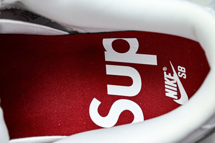 nike sb dunk low Svp*me 94 white metallic silver  hq8487-100