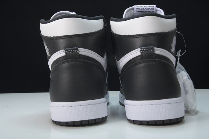 Air Jordan 1 Retro Black White (2014) 555088-010