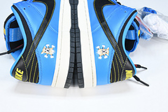 Instant Skateboard x Nike Dunk SB Low CZ5128-400