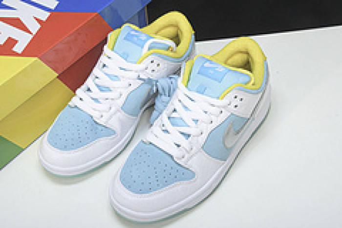 How the FTC x Nike SB Dunk Low DH7687-400