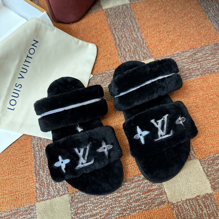 LV SLIPPERS