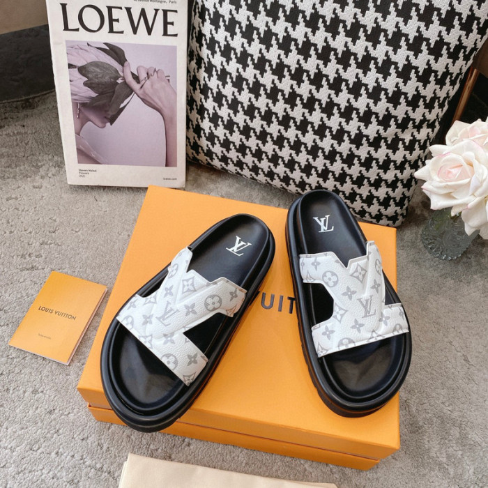 LV SLIPPERS