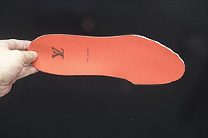 LV SNEAKER LOW YEE-012