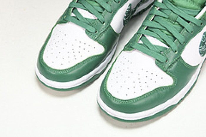 NIKEDunk Low ESS“Green Paisley” DH4401-102