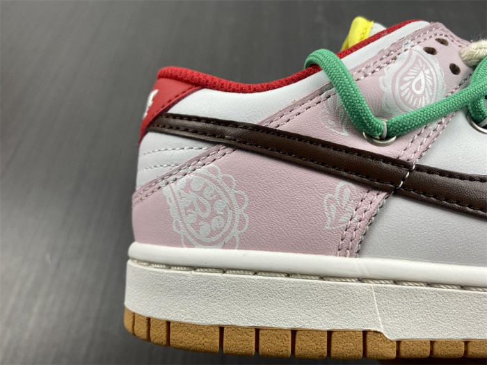 NIKE DUNK LOW SE ‘’ FREE.99