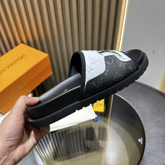 LV SLIPPERS
