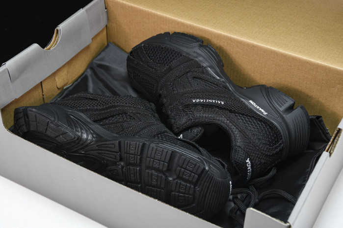 blcg   phanT0m  yeeshoes042801