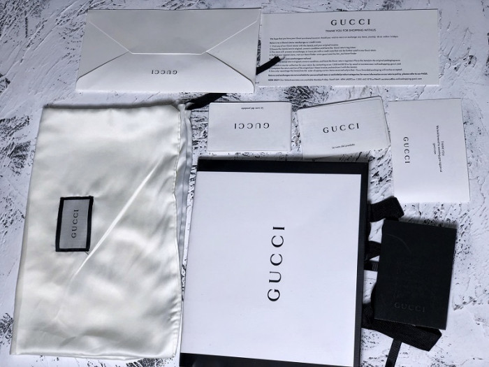 Gv*c trainer sneaker  576052 drw00 9522