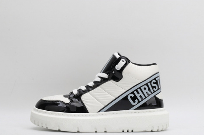 D10R B27 High Top Sneaker