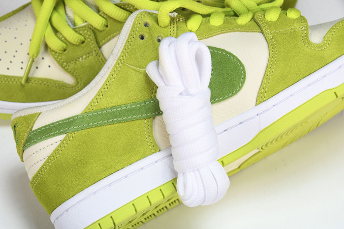 Nike Dunk Low "Green Apple"   DM0807-300