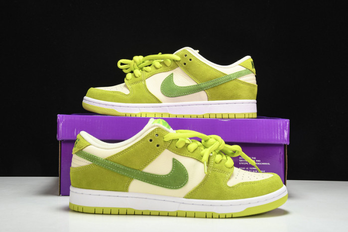 Nike Dunk Low "Green Apple"   DM0807-300