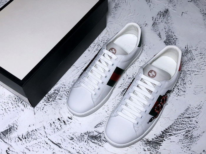 Gv*c ace embroidered low-top sneaker white with snake