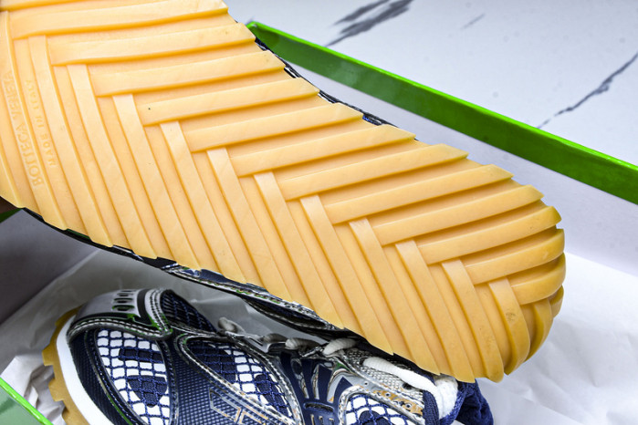 b0tt*ga Ven*ta sneaker