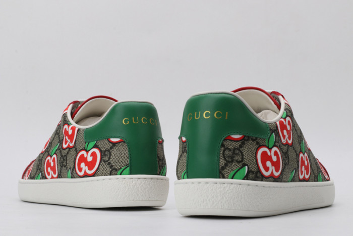 Gv*c ace embroidered low-top sneaker