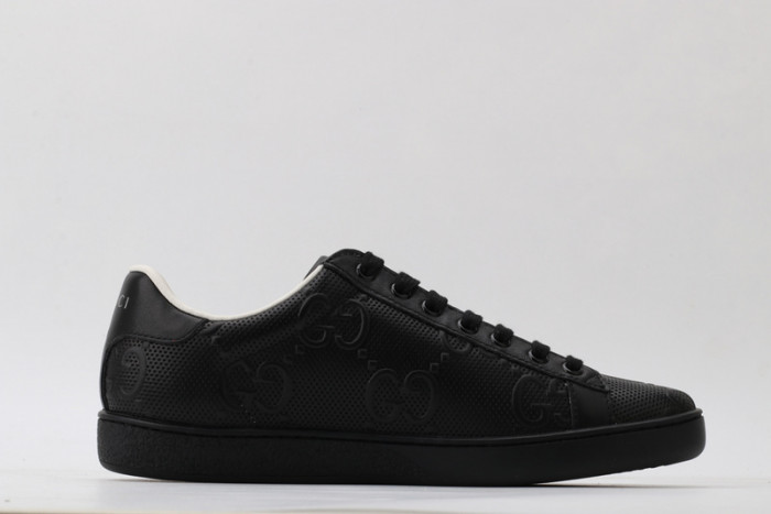Gv*c ace embroidered low-top sneaker 431942a38g09065