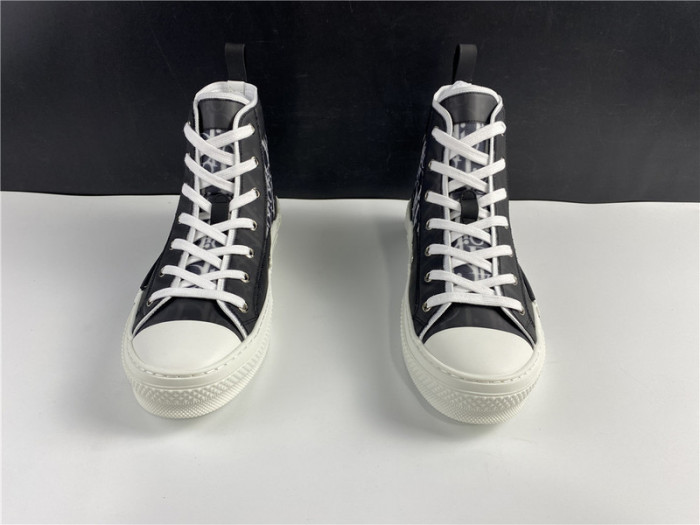 D10R B23 Oblique High Top Sneaker
