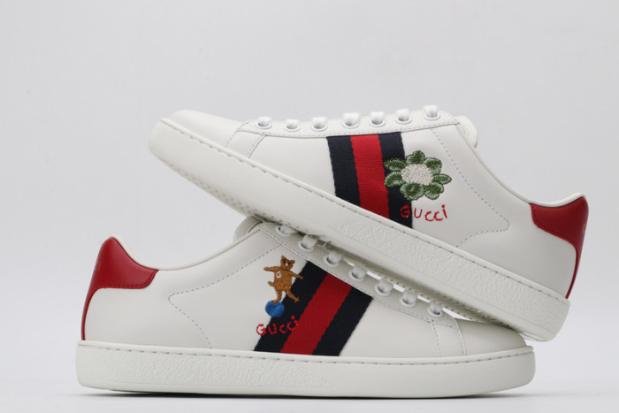 Gv*c ace embroidered low-top sneaker