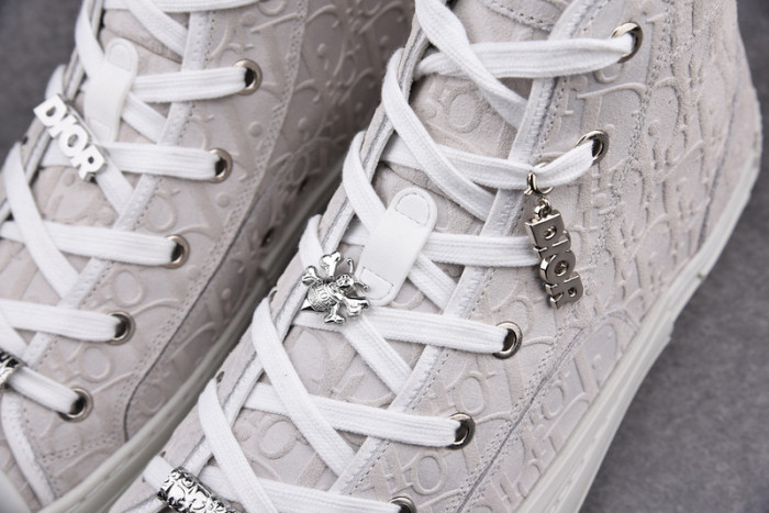 D10R B23 Oblique High Top Sneaker