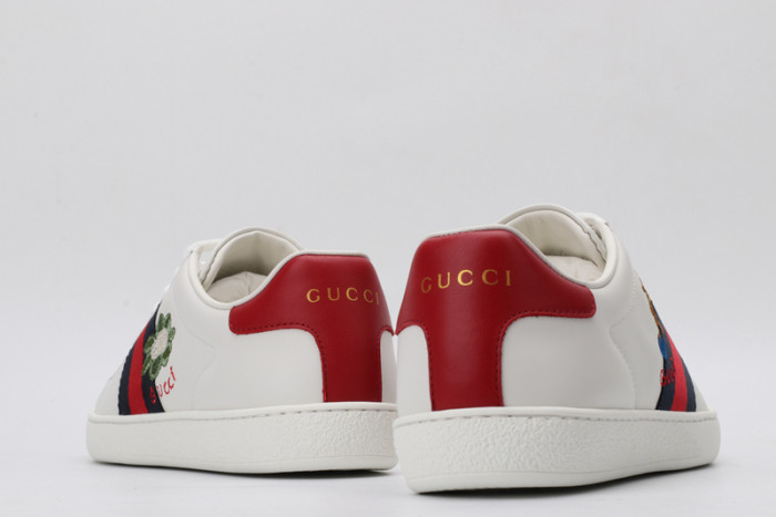 Gv*c ace embroidered low-top sneaker
